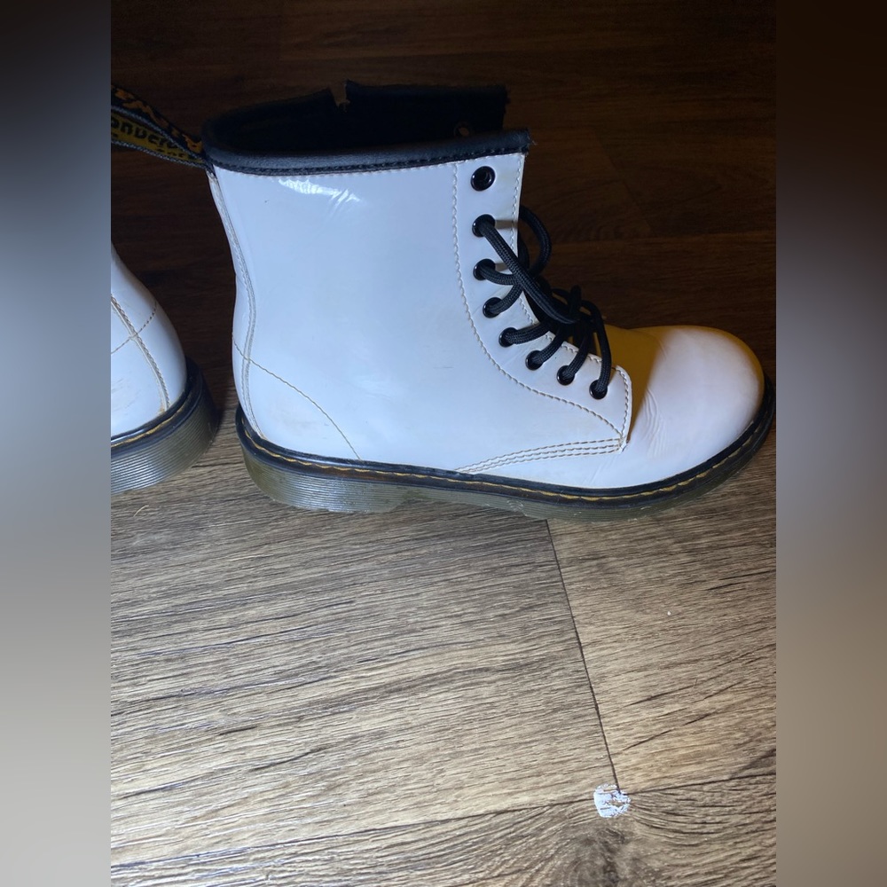 VGUC White Dr. Martens Boots Women’s Size 5/Men’s Size 4 Big Kid - Picture 6 of 13